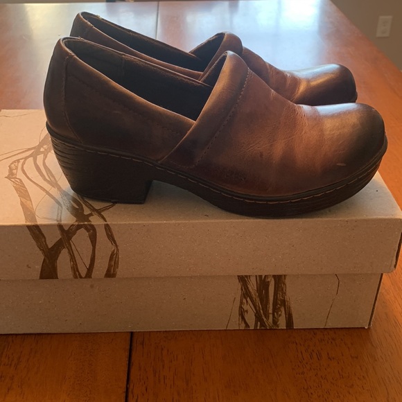 Gently worn Boc slip on brown shoes/clogs. - Picture 3 of 7